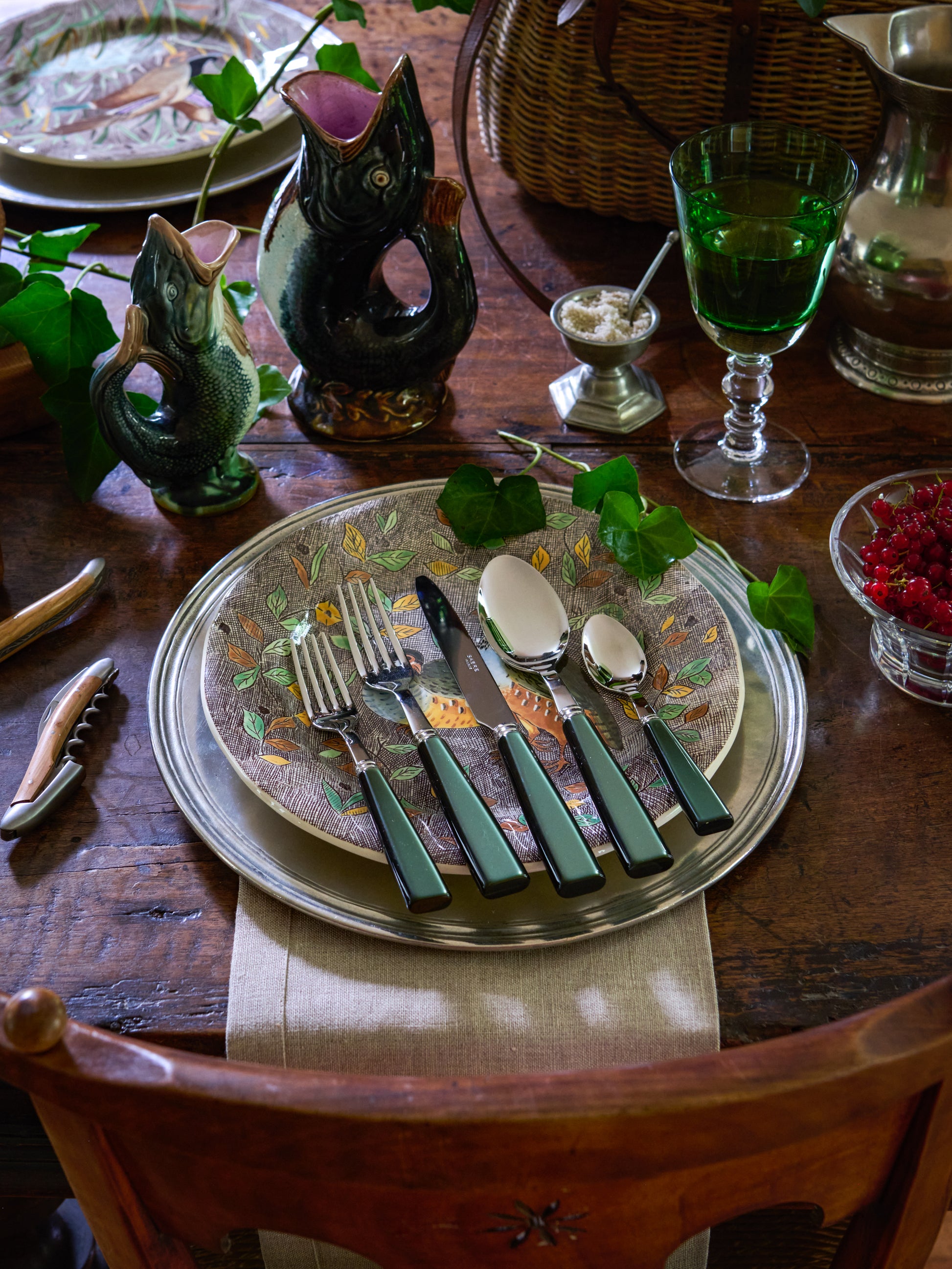 Sabre Paris Icone Forest Green 5 Piece Place Setting Weston Table