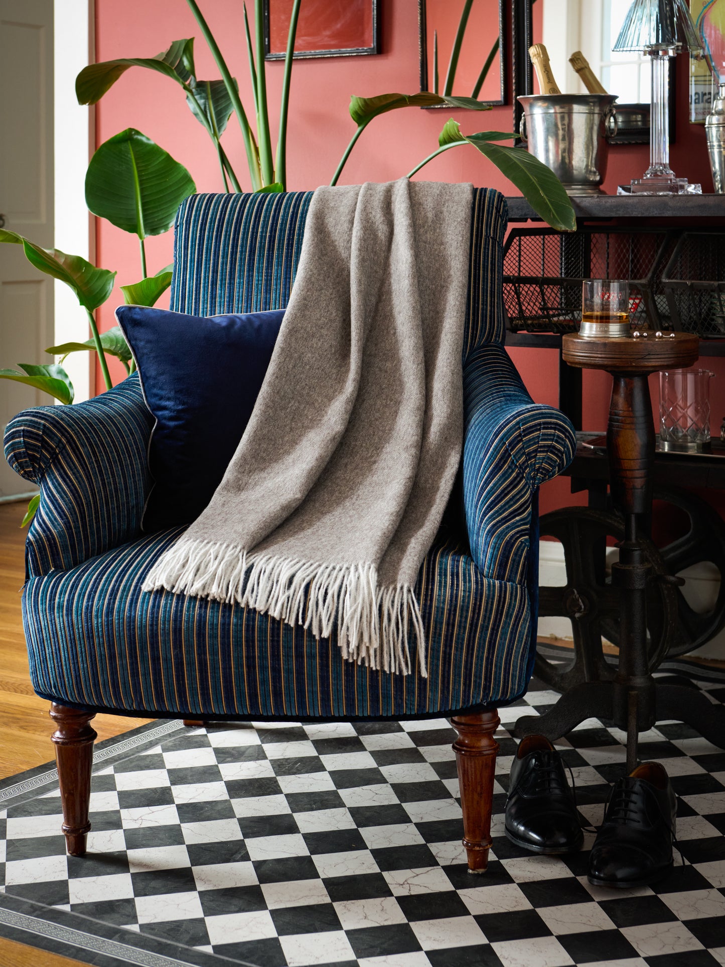 Tuwi London Pure Throw Weston Table