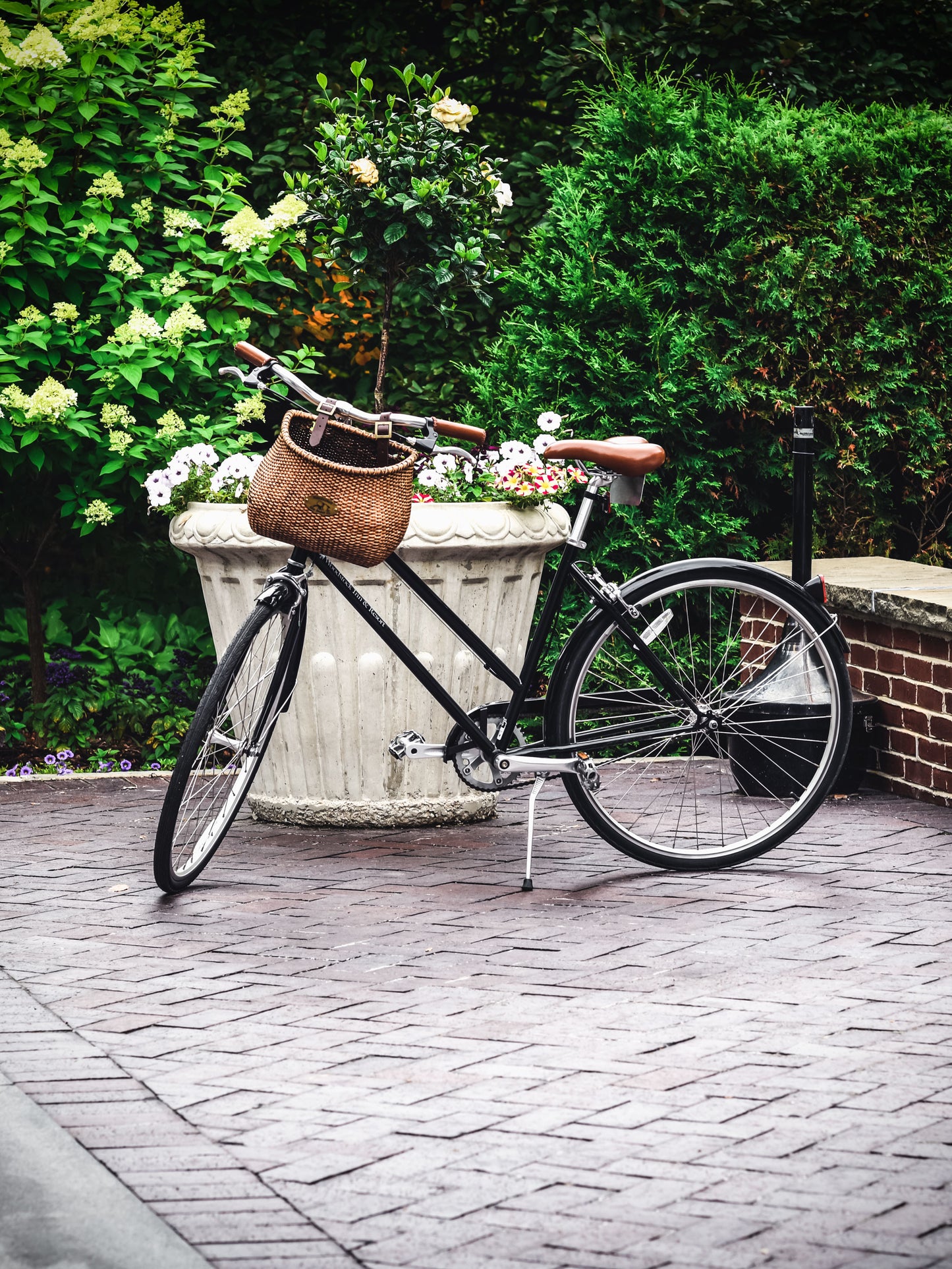 Nantucket Lightship Bike Basket Weston Tabel