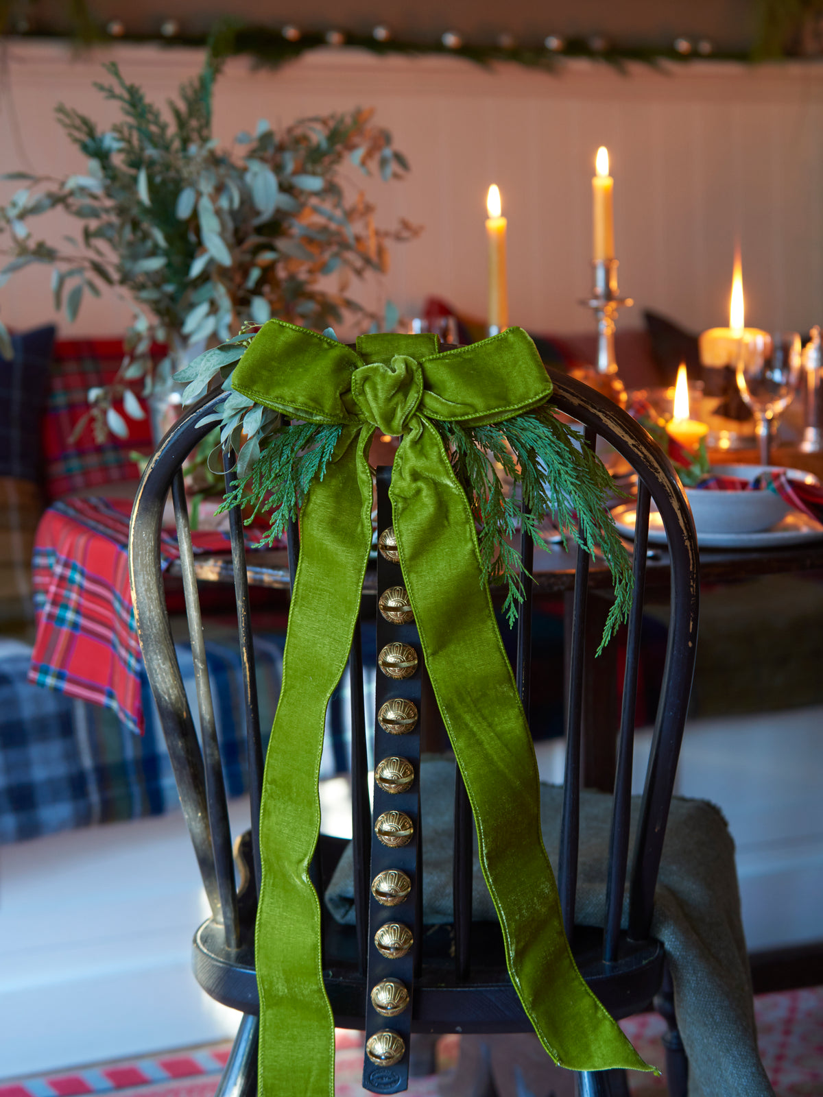New England Bells Traditional Strap Collection Weston Table