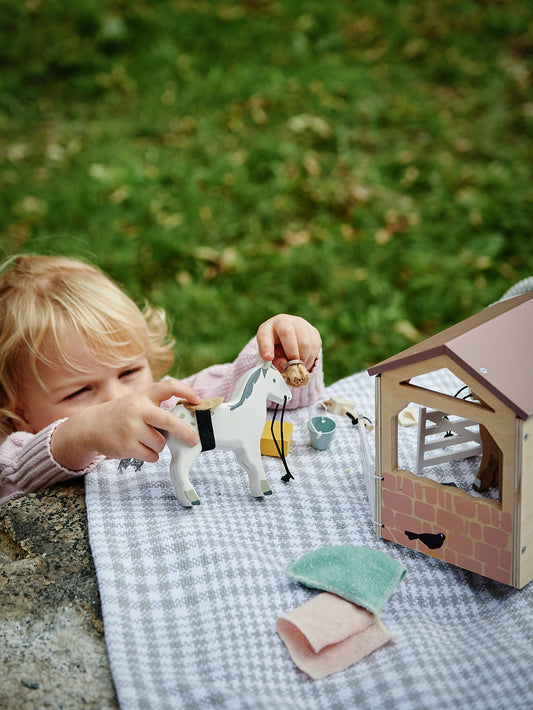 Tender Leaf Toys The Stables Weston Table