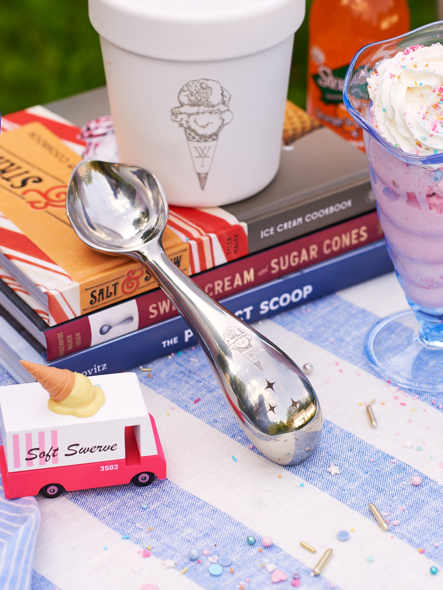 Ice Cream Scoop Weston Table