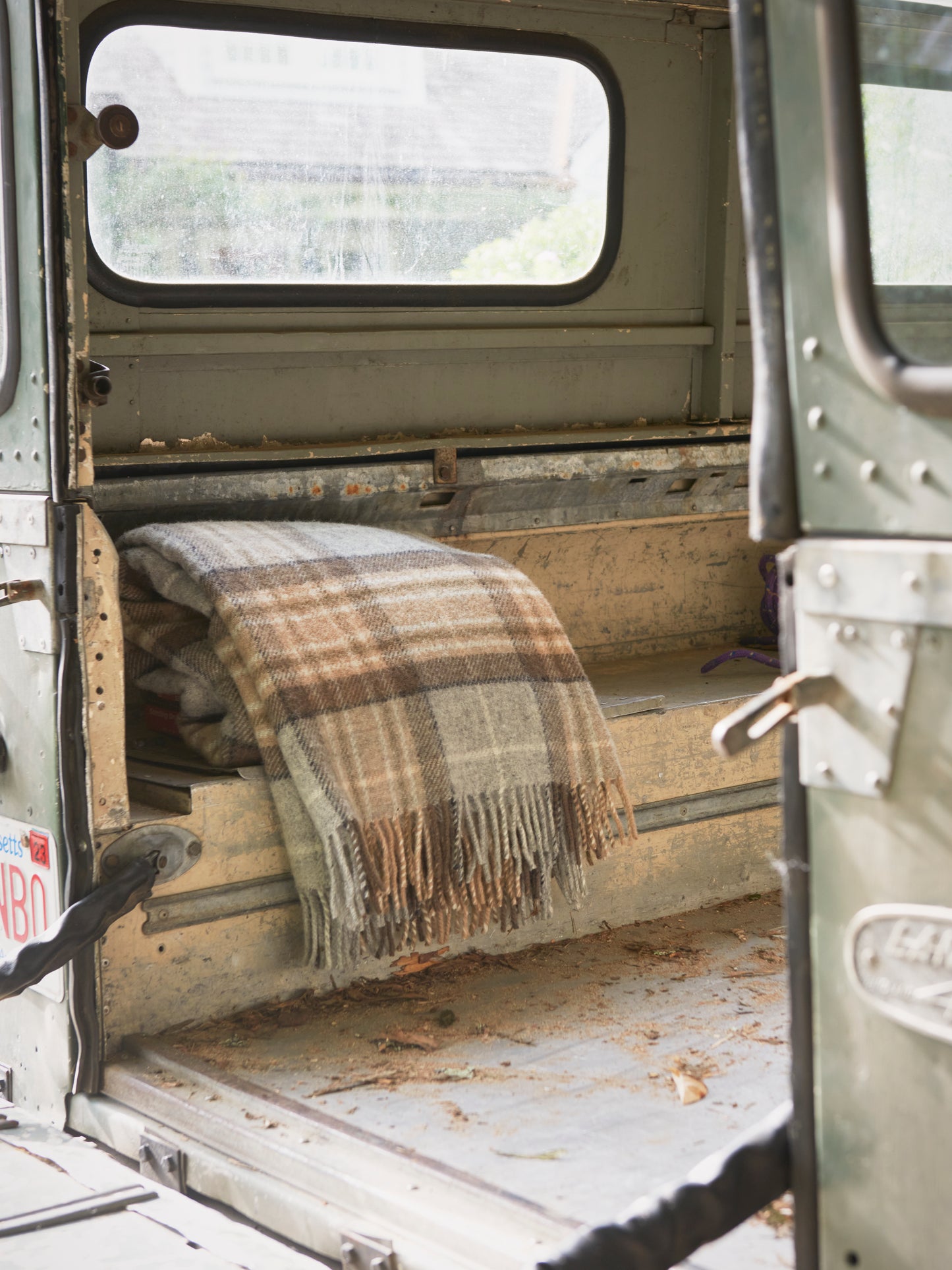 Weston Throw Weston Table