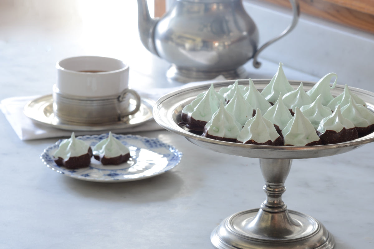 Mini Meringue Kisses with Chocolate Ganache | Weston Table