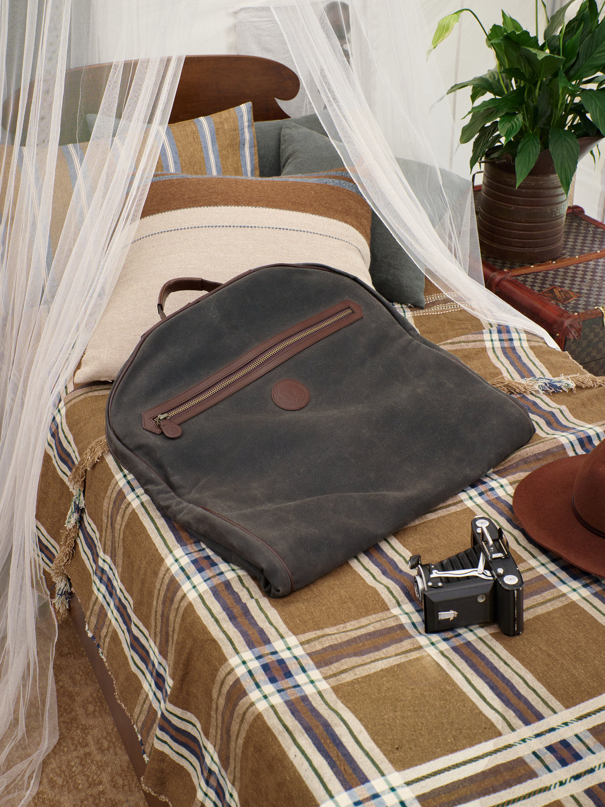 Captain's Garment Bag Weston Table