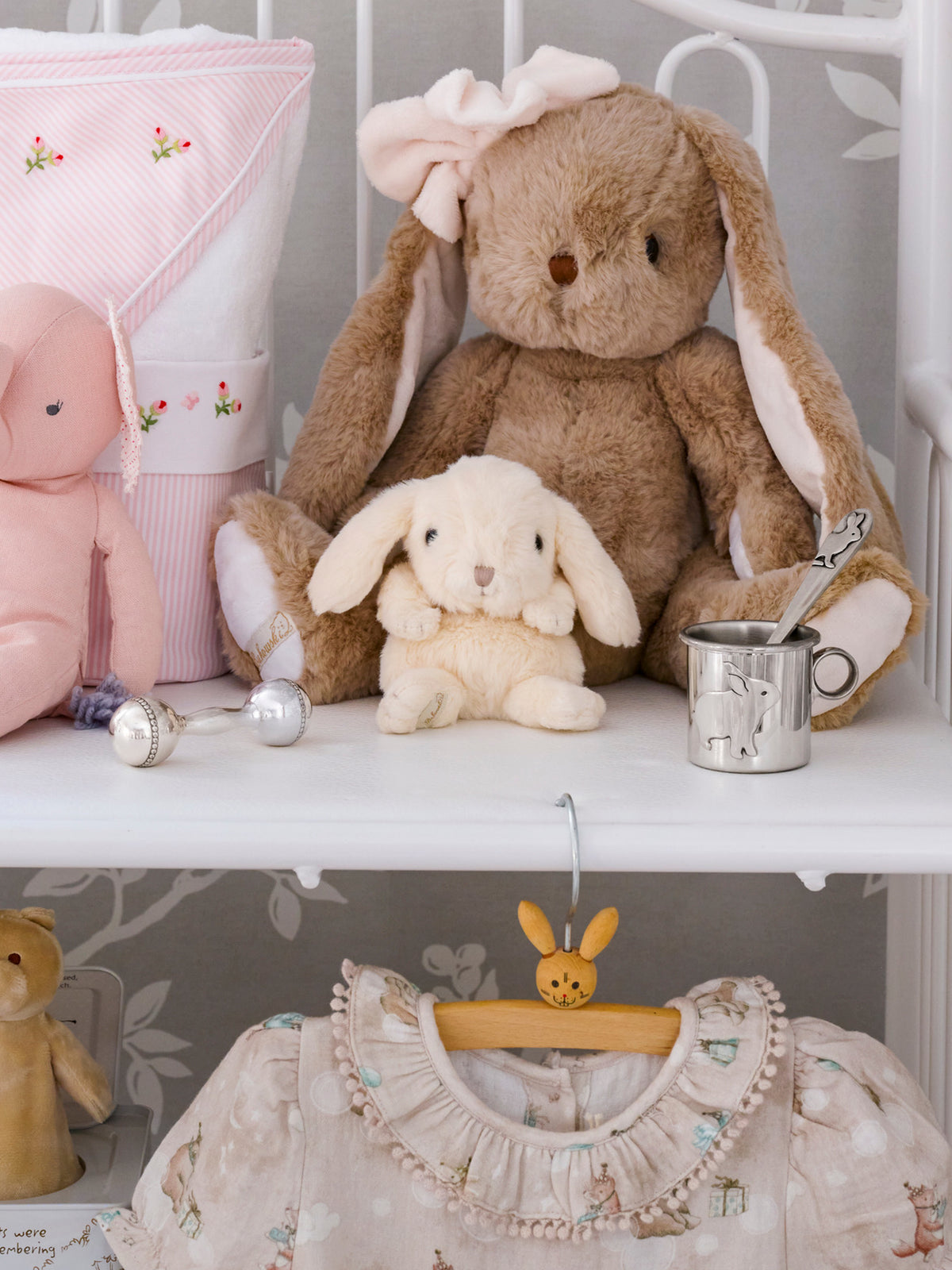 Handcrafted Handful White Bunny Weston Table