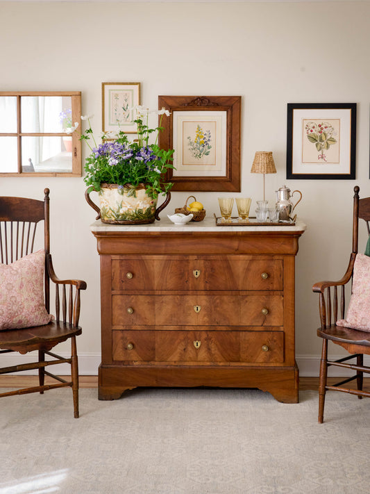 Landry & Arcari Ivory Rug Weston Table