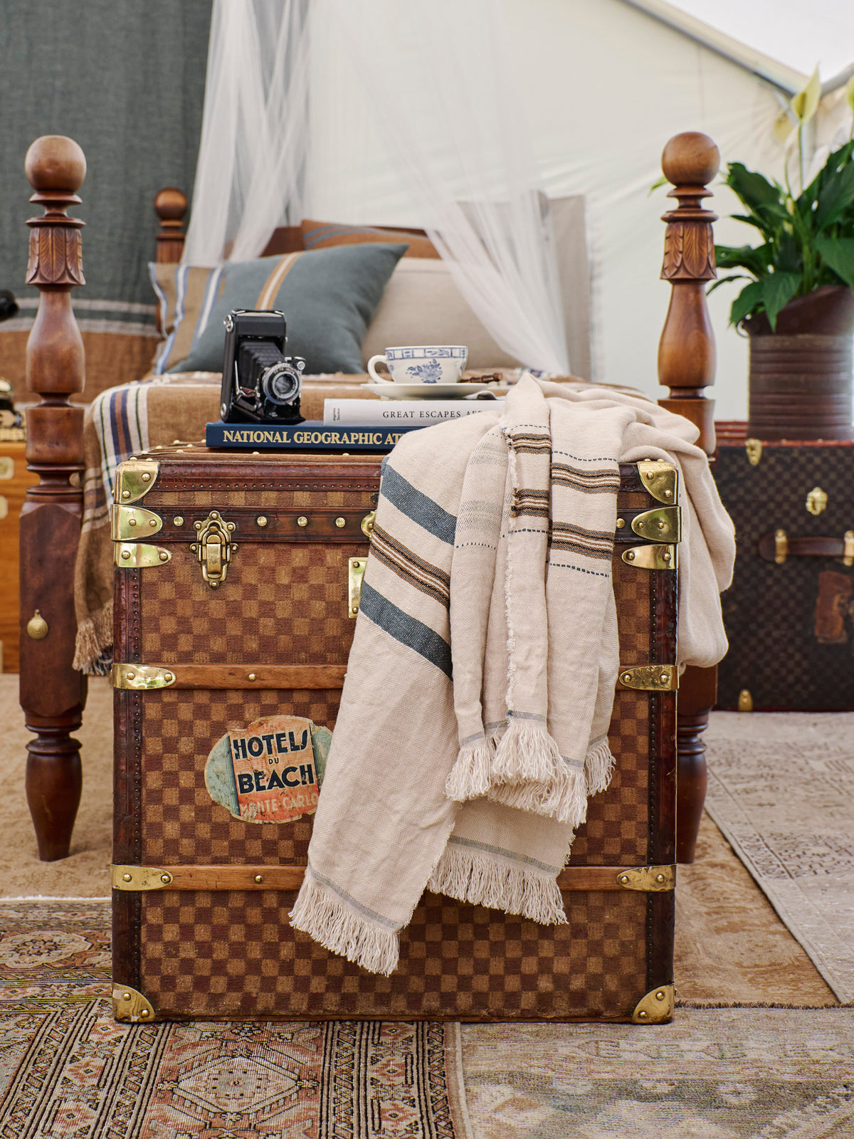 Libeco Belgian Throw Tinos Weston Table
