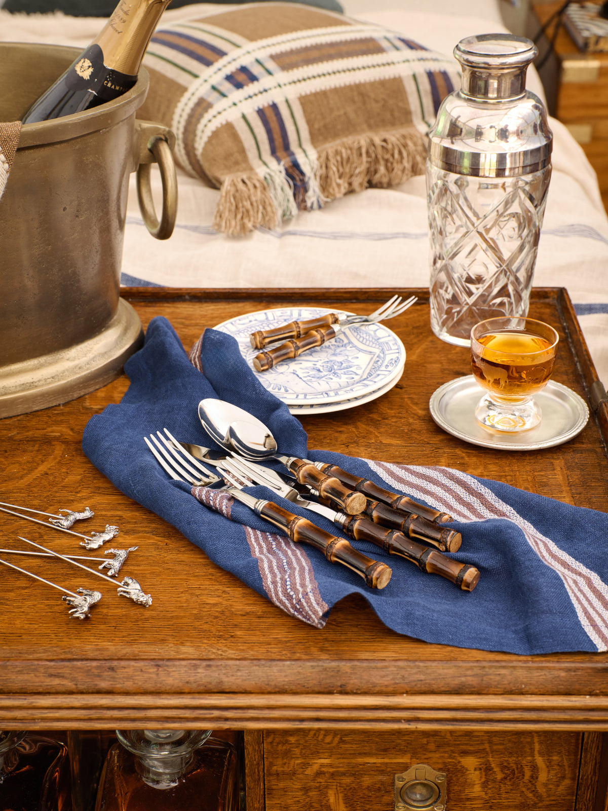 Sabre Paris Bamboo Dark 5 Piece Place Setting Weston Table