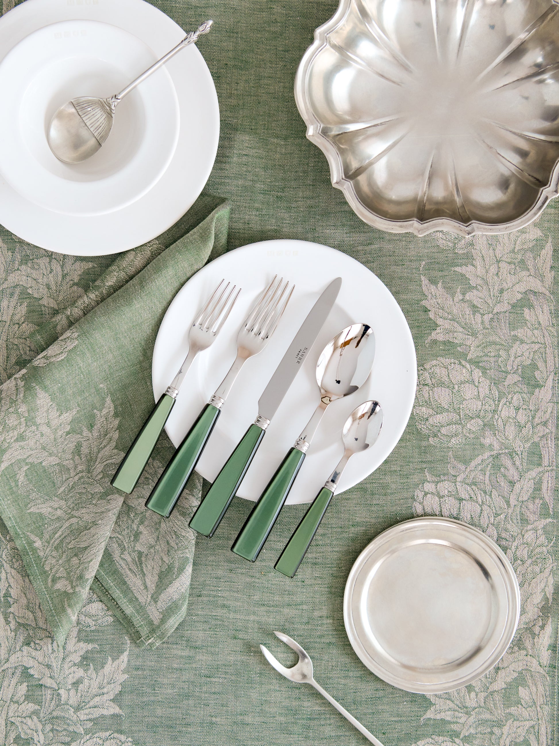 Sabre Paris Icone Garden Green 5 Piece Place Setting Weston Table