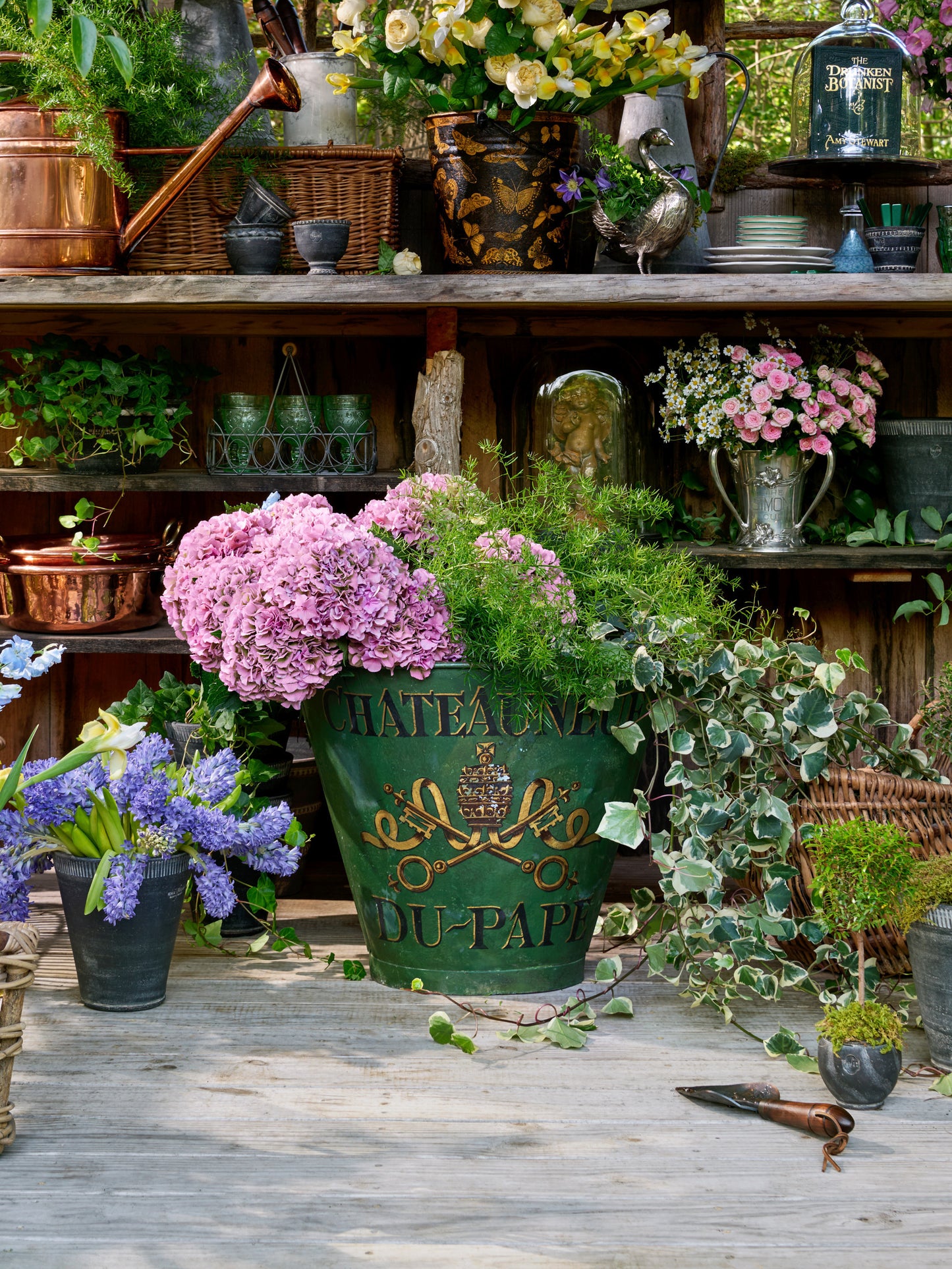Vintage 1920s Châteauneuf-du-Pape Green Grape Hotte Weston Table