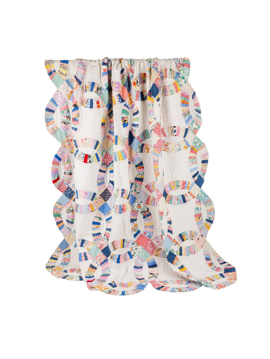 Vintage 1930s American Double Wedding Ring Lightweight Quilt Weston Table