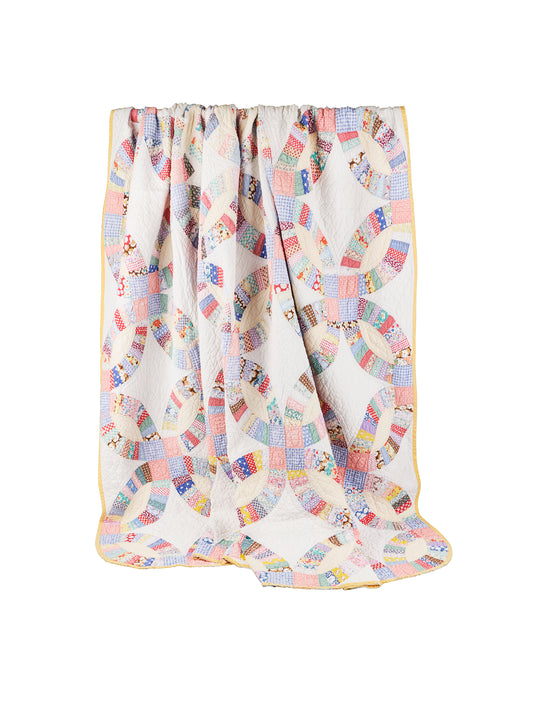 Vintage 1930s American Double Wedding Ring Yellow Trimmed Feedsack Quilt Weston Table