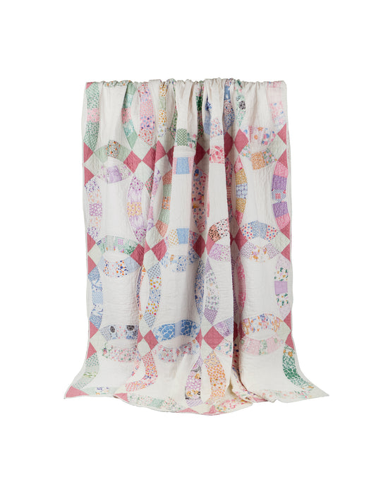 Vintage 1930s American Pink Centers Double Wedding Ring Quilt Weston Table