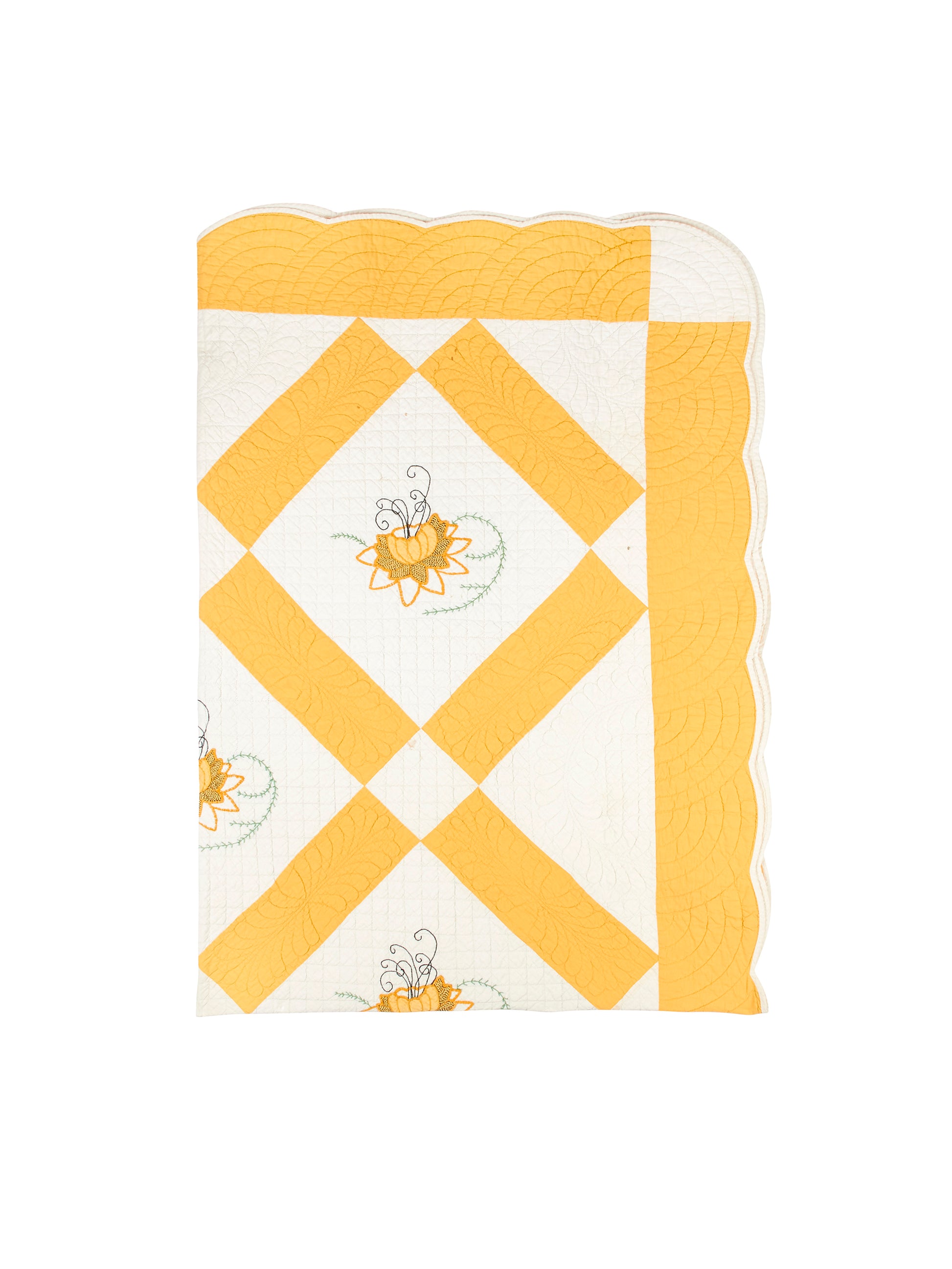 Vintage 1930s Yellow and White Scallop Bordered Quilt Weston Table