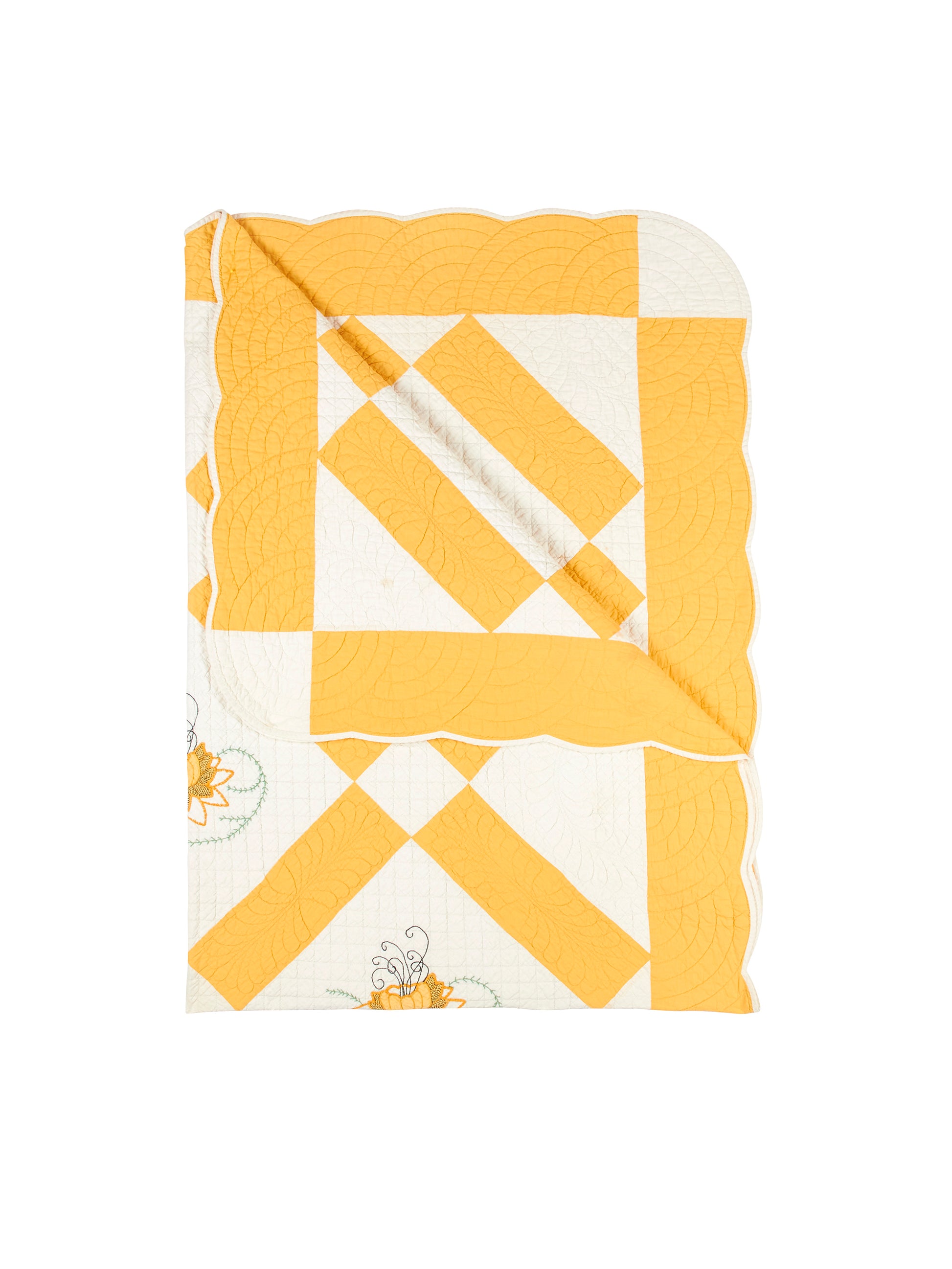 Vintage 1930s Yellow and White Scallop Bordered Quilt Weston Table