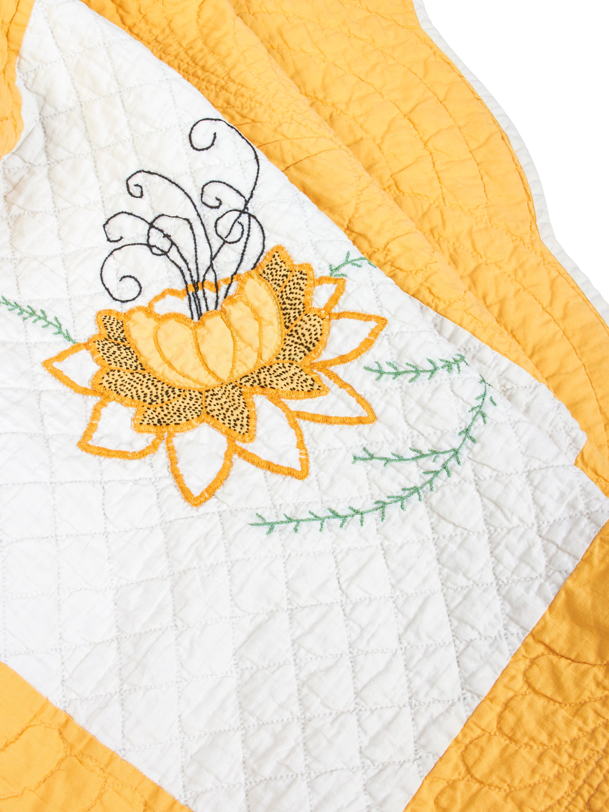 Vintage 1930s Yellow and White Scallop Bordered Quilt Weston Table