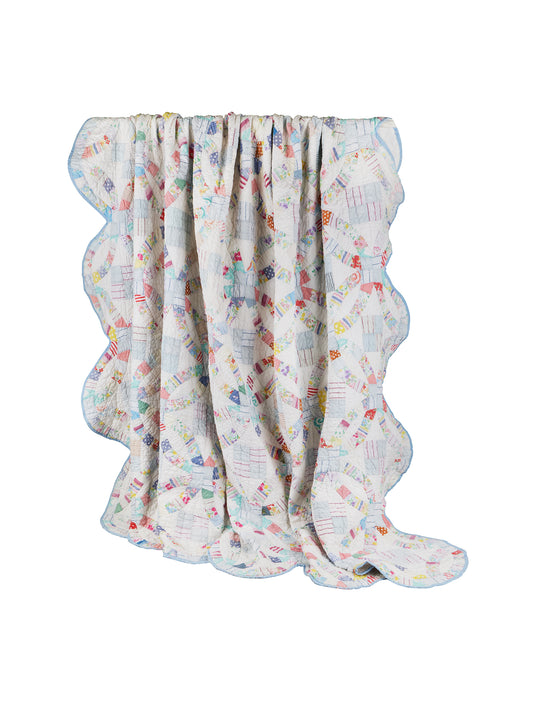 Vintage 1940s American Light Blue Trimmed Double Wedding Ring Quilt Weston Table