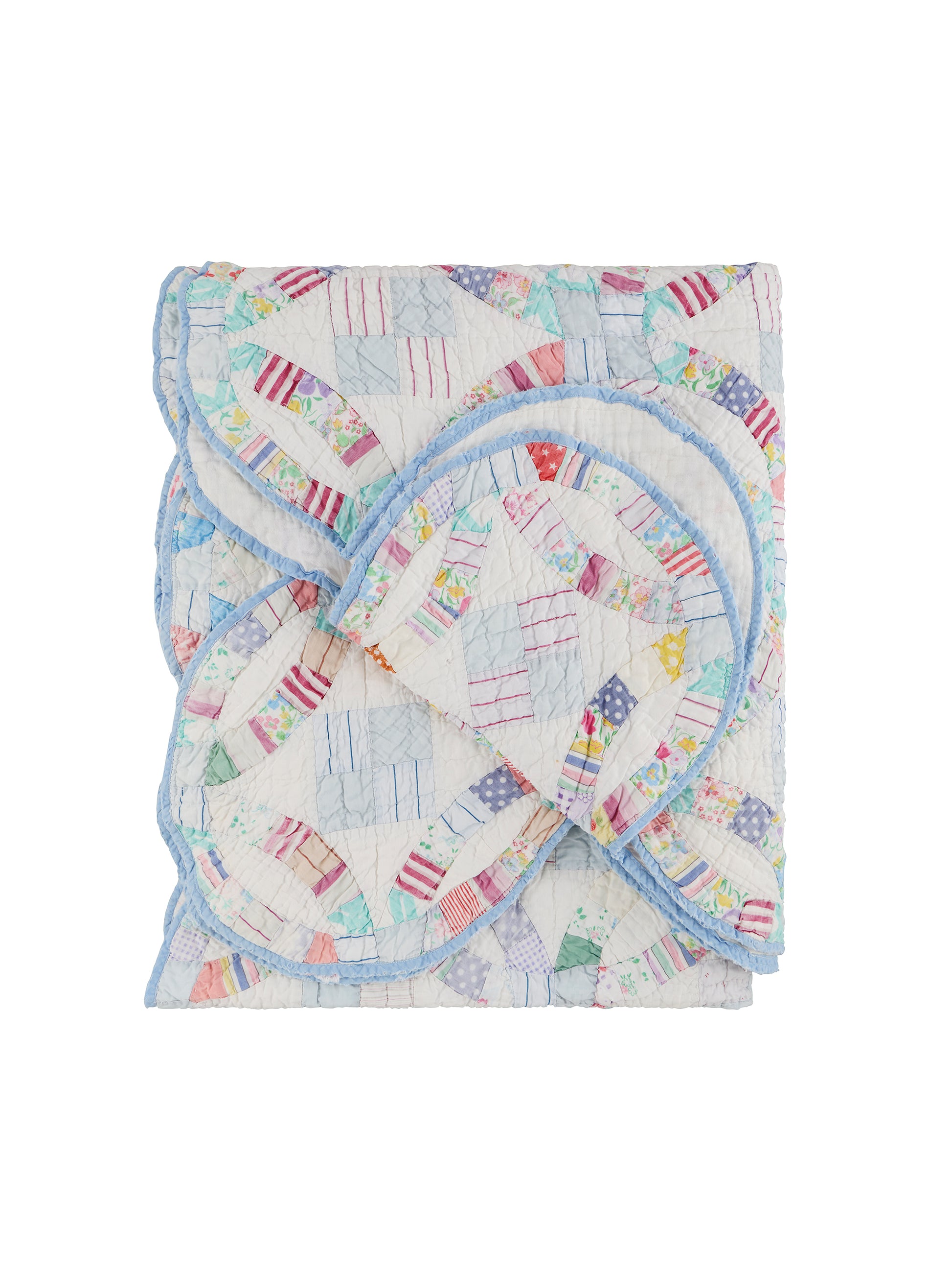 Vintage 1940s American Light Blue Trimmed Double Wedding Ring Quilt Weston Table