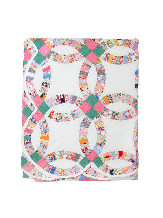 Vintage American Double Wedding Ring Quilt with Scalloped Border Weston Table