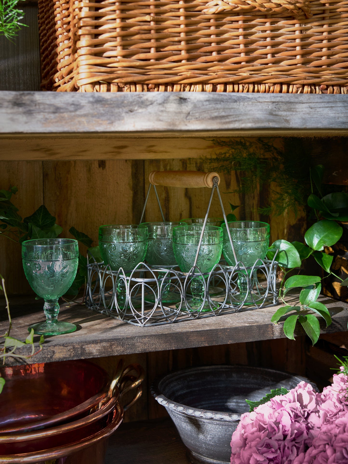 Vintage Scalloped Edge Wire Bistro Glass Caddy Weston Table