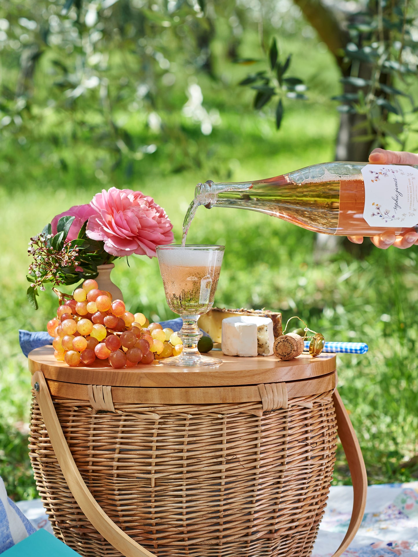 WT Wicker Picnic Basket Weston Table